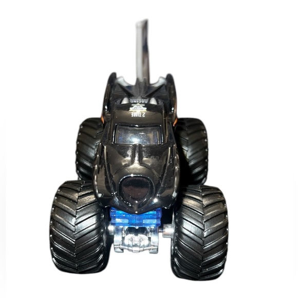 Hot Wheels Monster Jam 25 Batman Diecast Truck - Picture 2 of 5